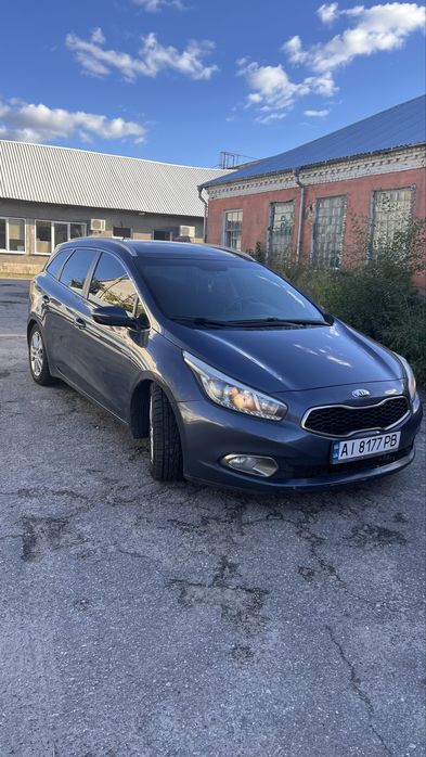 Автомобіль Kia Cee’d 2013 рік