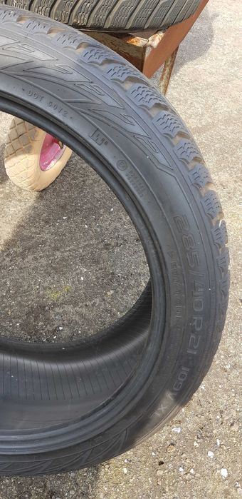 Opony Nokian 4x285/40 R21.