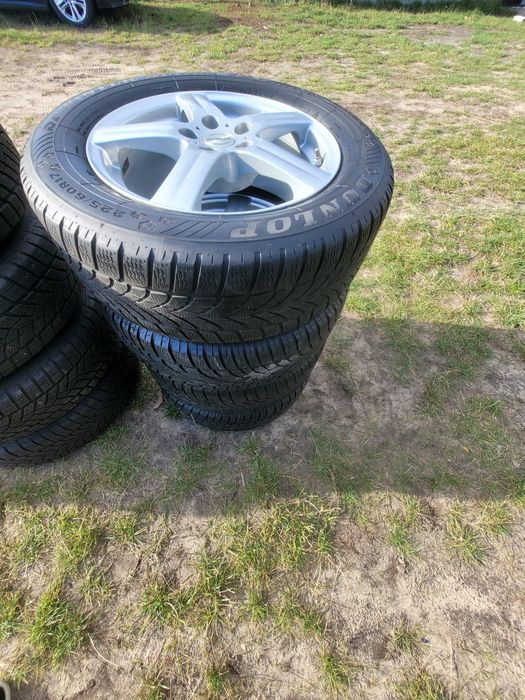 1) 225/60 R17 114,3  2) 235/65 R17  5,108