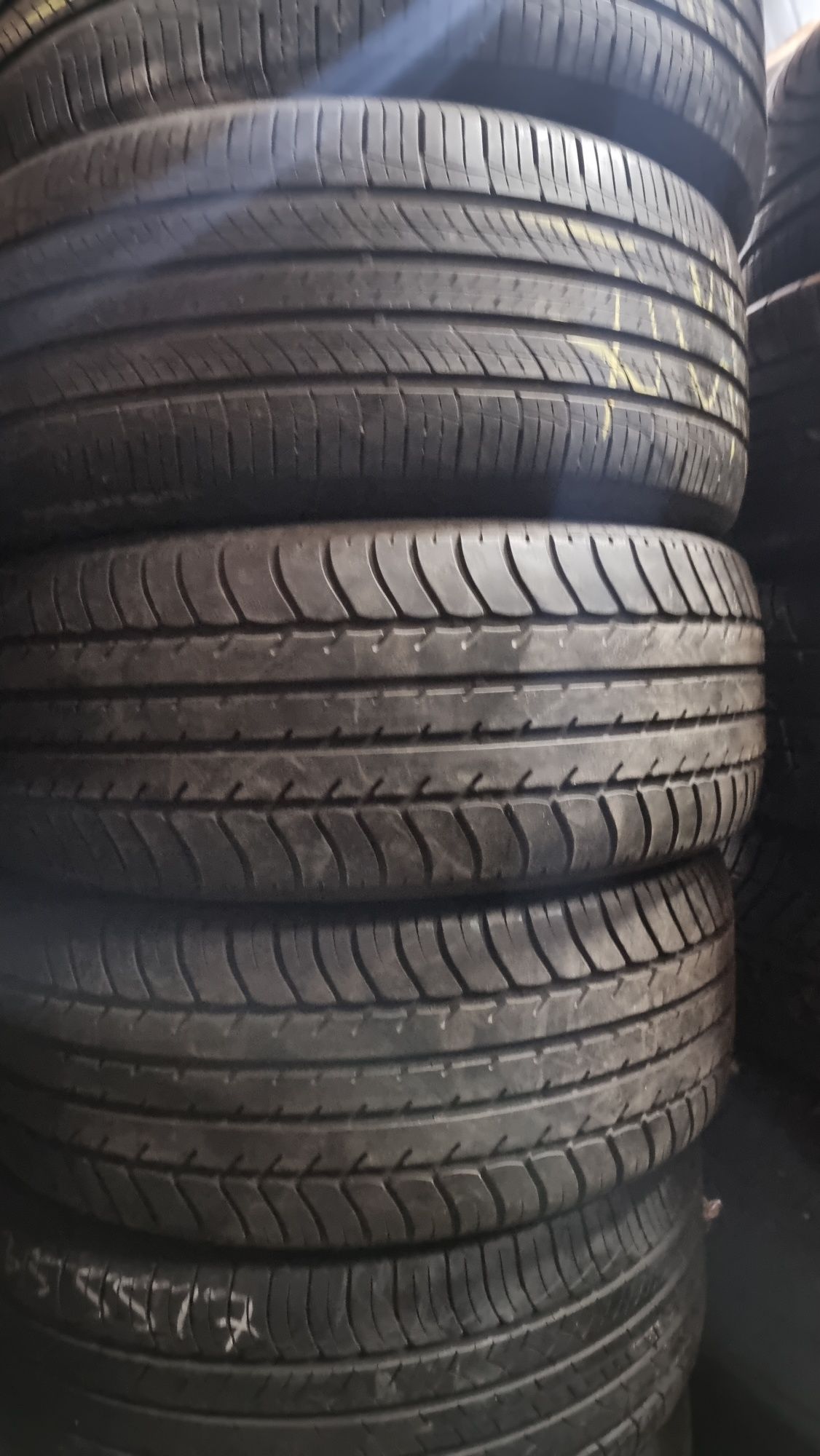 235/55 R17 Continental