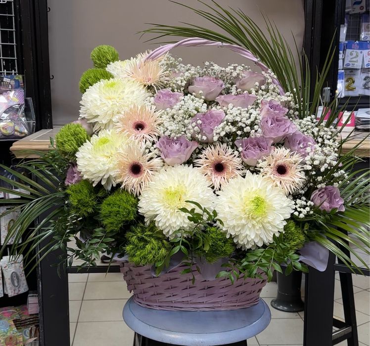 Ритуальнні,похоронні вінки та корзини з живих квітів.