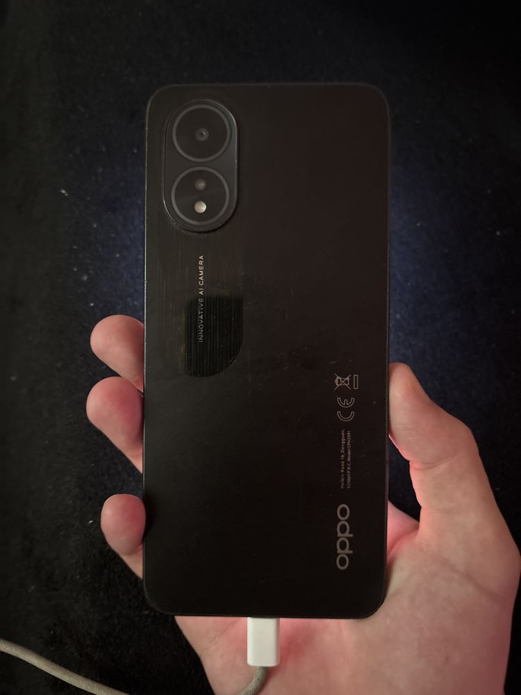 OPPO A18 o ecra estalado mas muito pouco