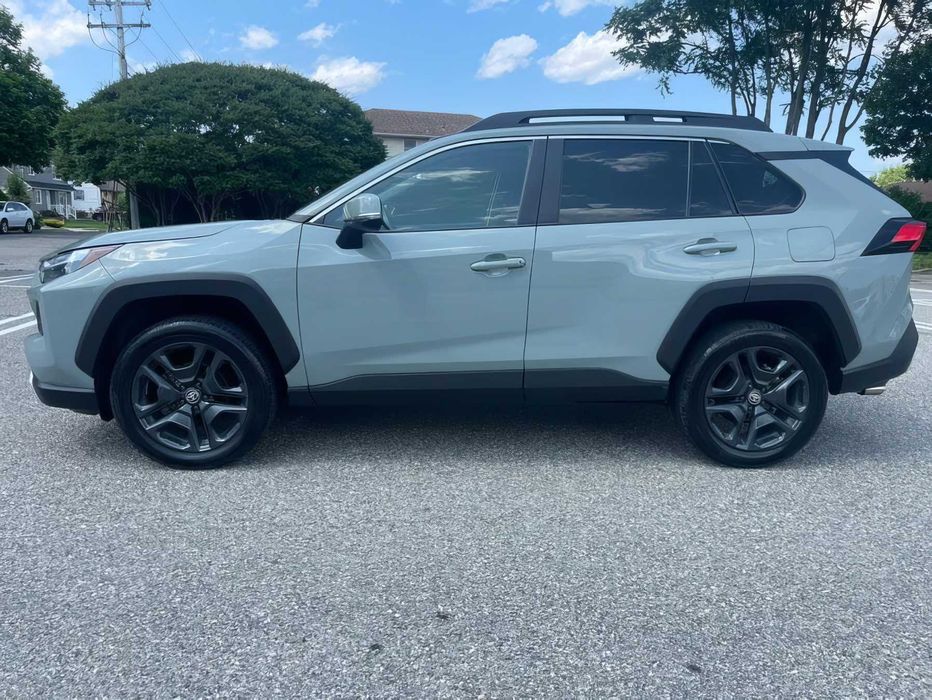 Toyota RAV4      2022