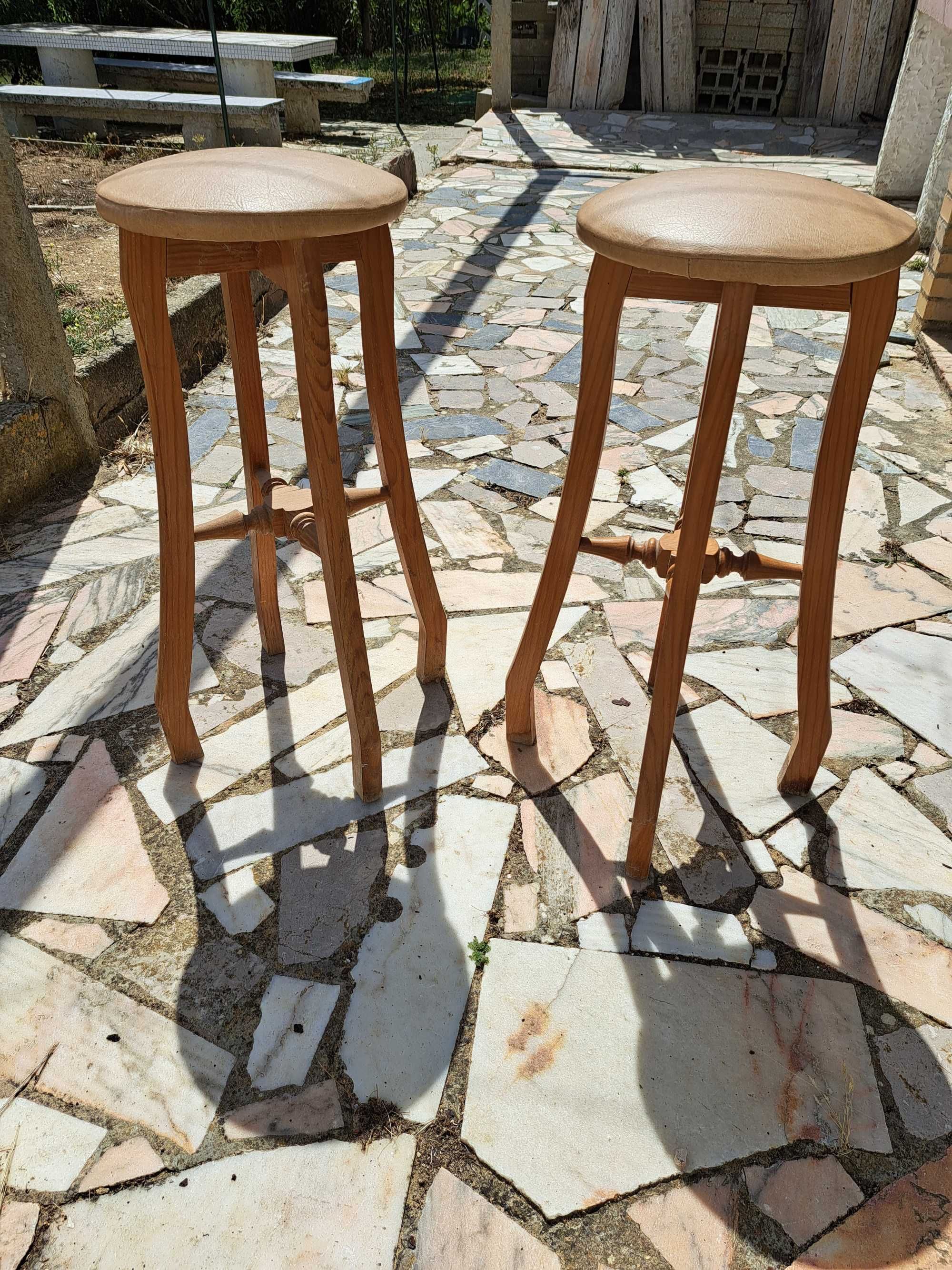 Bancos de bar como novos