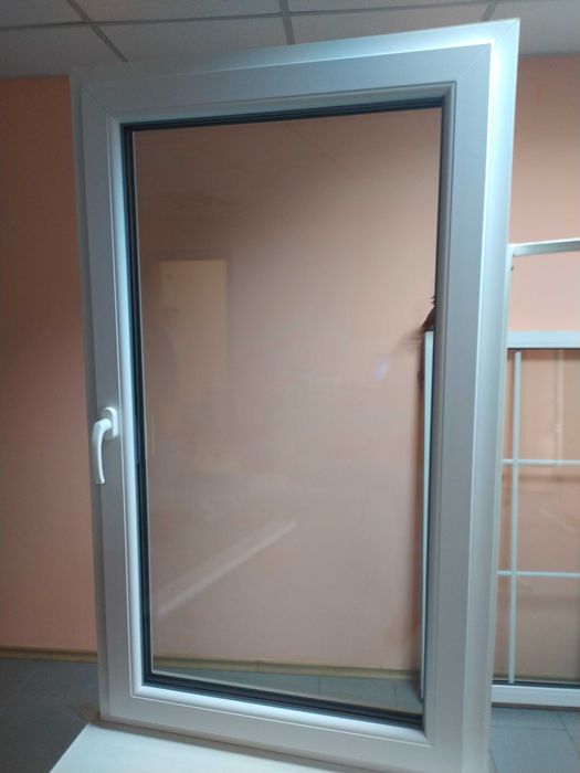 Вікно Rehau 84 x 142 у преміальному виконані