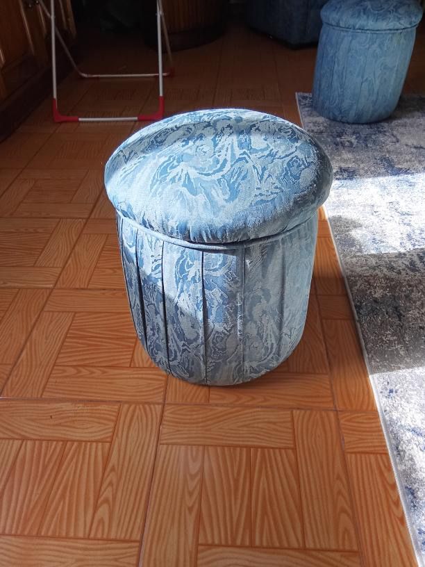 Sofás sala + mesa de apoio