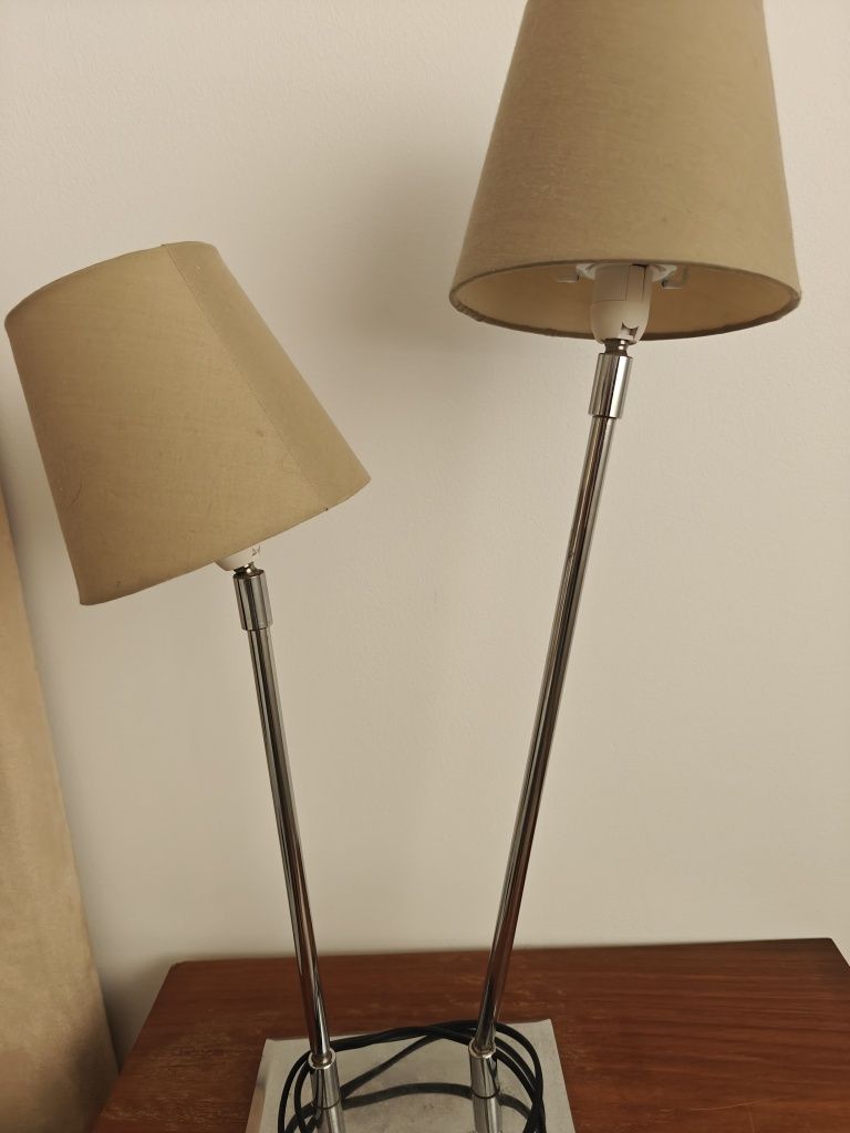 Dois candeeiros de mesa cabeceira