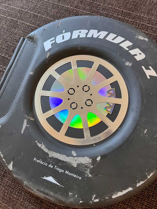 Livro “Fórmula 1” (Capa danificada)