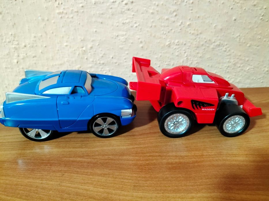 Круті машинки трансформери. Ціна вказана за 1 шт.