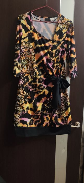 Очень яркое платье