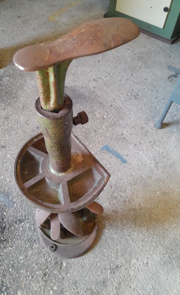 Vendo Máquina de sapateiro de polir e lixar +Máquina de cozer + molde