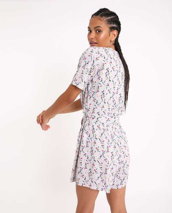 Kombinezon fioletowy w kwiaty r.32 Pimkie