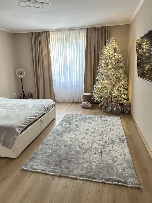 Продам ялинку засніжену