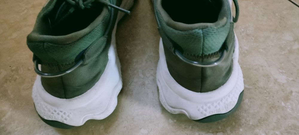 Sapatilhas Adidas OZWEEGO tamanho 44 2/3