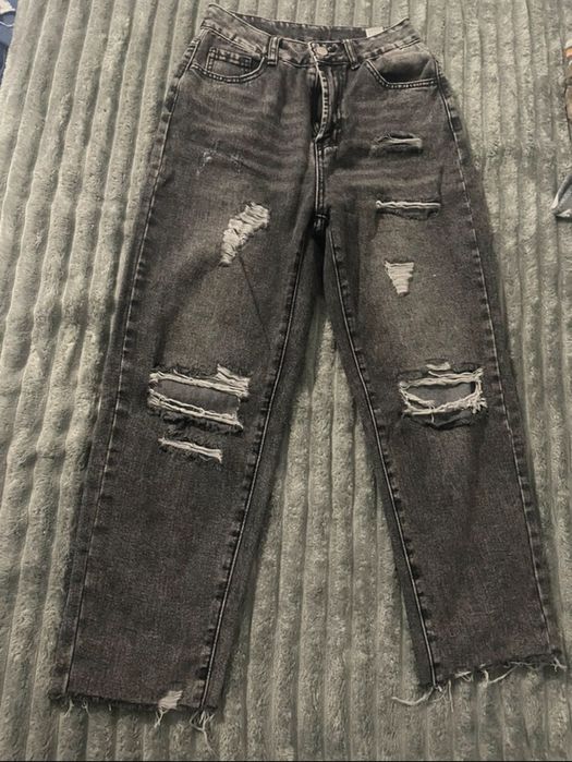 Spodnie z dziurami
