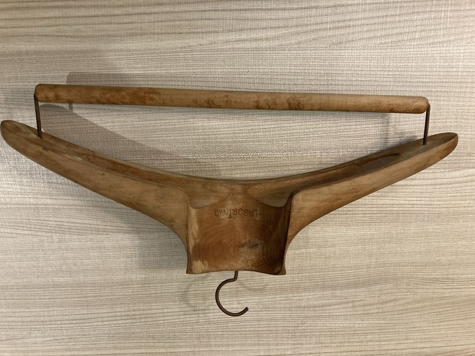 Cabides em Madeira Antigos