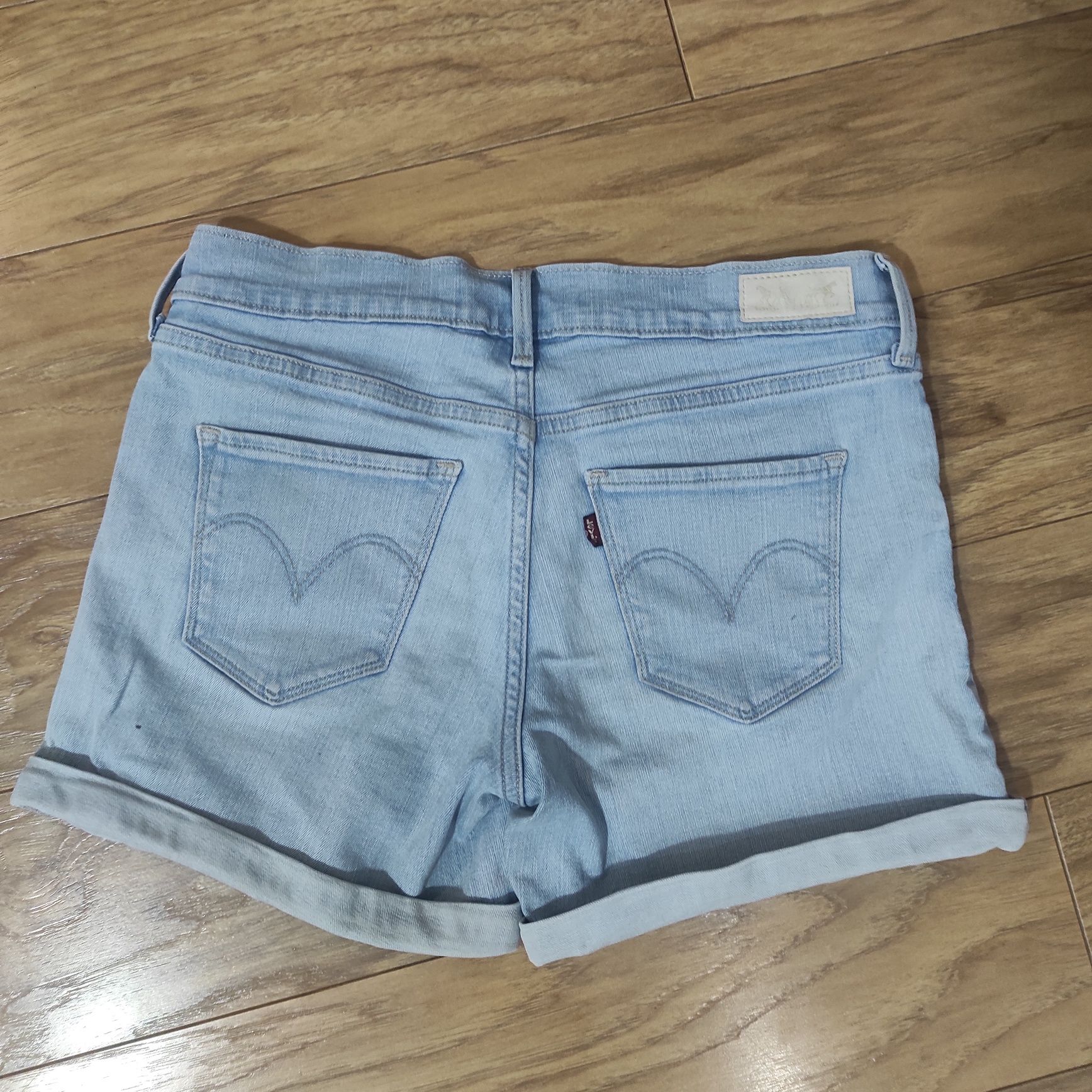 Szorty Levi's W26 S