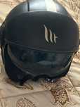 Vendo capacete com viseira, praticamente novo teve pouco uso