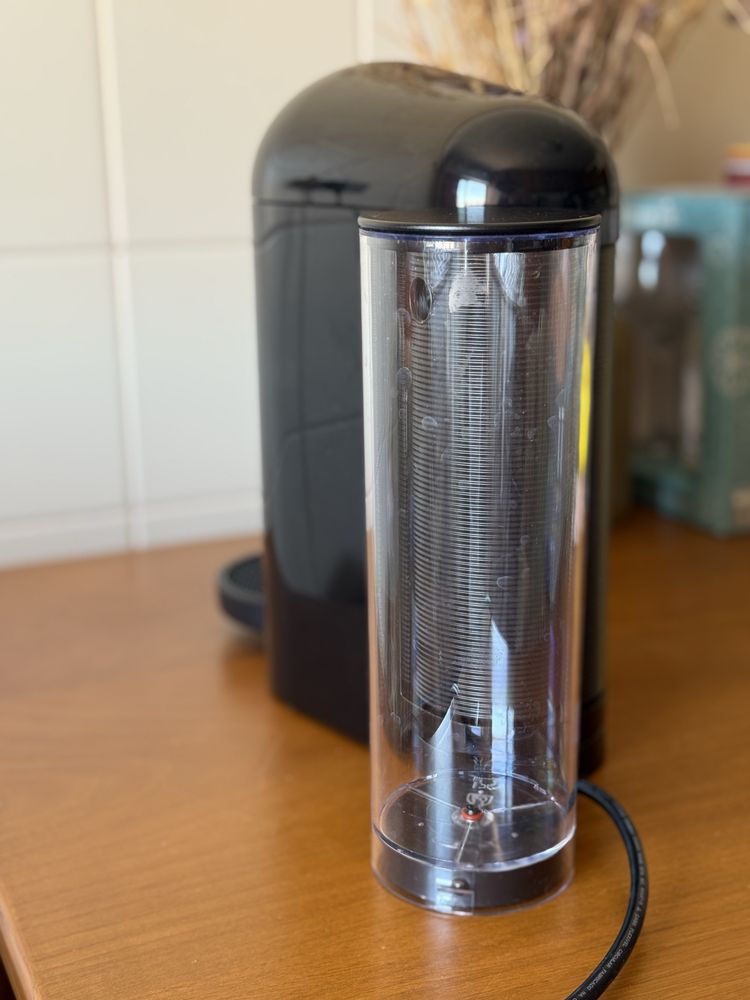 Máquina Café Vertuo Plus