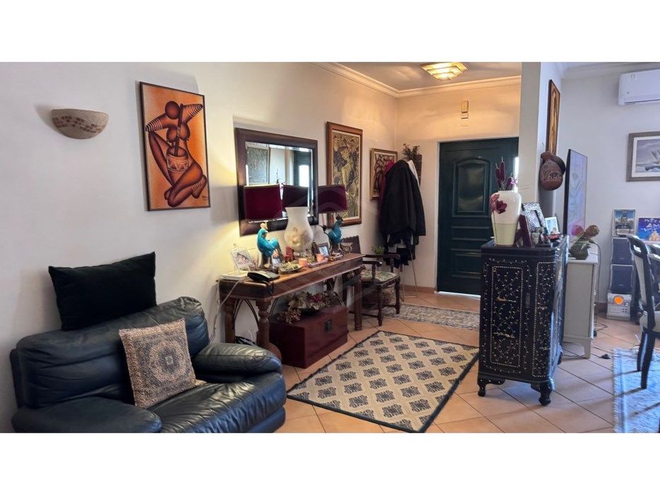 Moradia isolada, com jardim e garagem, Montenegro, Algarve