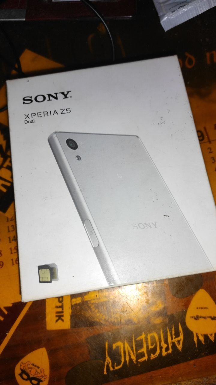 Продам смартфон Sony Xperia Z5 б/в