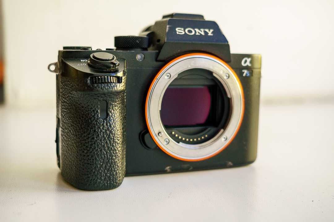 Sony Alpha A7S II body - цифрова бездзеркальна фотокамера