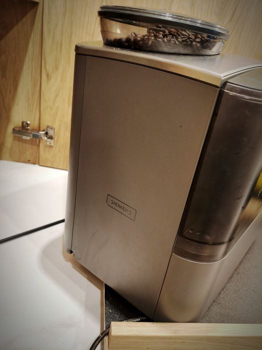 Automatyczny ekspres ciśnieniowy Siemens TE607203RW/07 EQ.6 Series 700