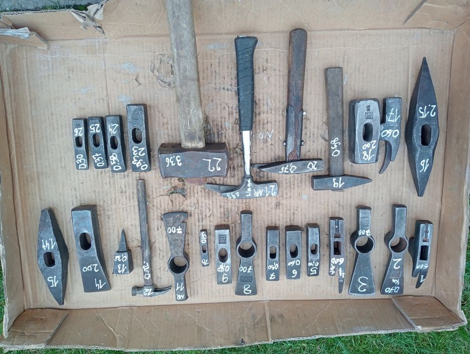 Zestaw starych kolekcjonerskich zabytkowych młotków z czasów PRL-u