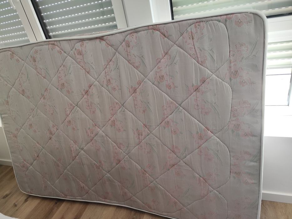Colchão usado de 118 cm x 183 cm