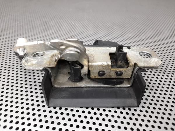 Fechadura / fecho da mala VOLKSWAGEN Polo (9N)