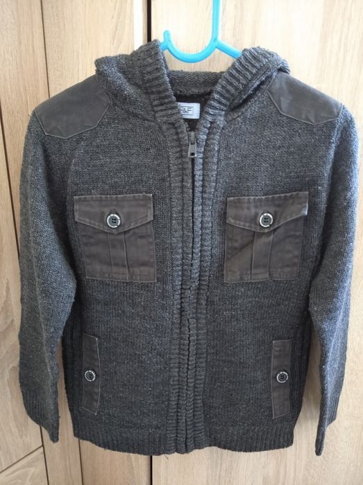 Sweter z kapturem na 122cm
