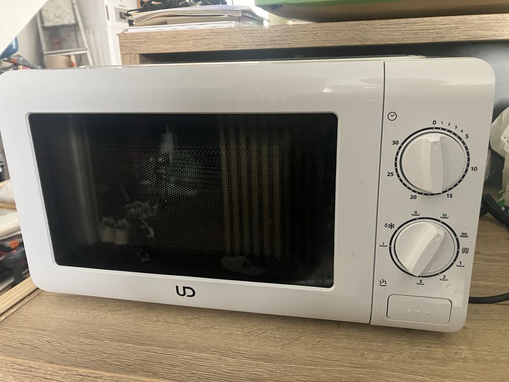 KUCHENKA MIKROFALOWA UD mikrofala grill biała. Gwarncja