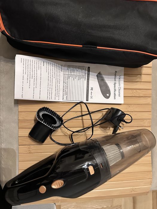 Ręczny odkurzacz bezprzewodowy z końcówką i ładowarką