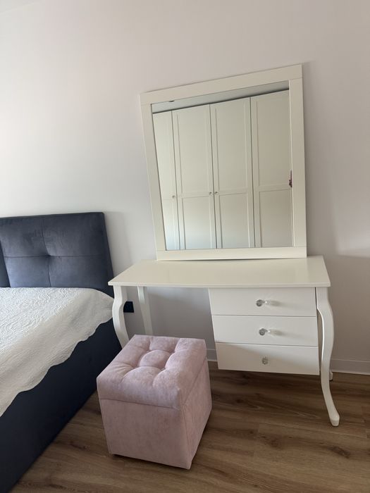 Toaletka lustro pufa szafka nocna zestaw