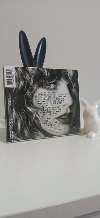 Taylor Swift Reputation Deluxe CD com poster assinado