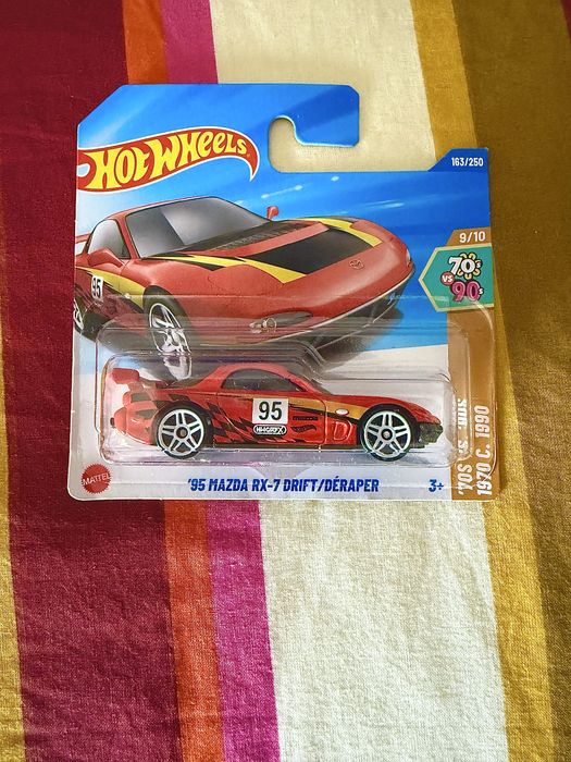 Varios carros hot wheels (2 treasure hunts)