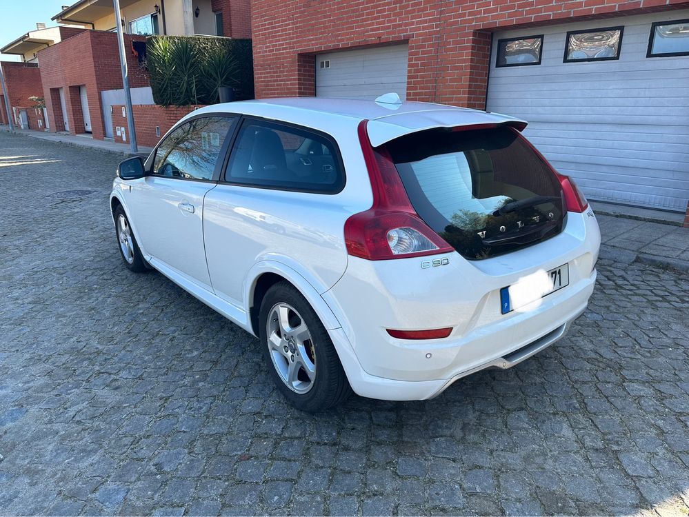 Volvo C30 ,1600diesel,motor PSA,muito fiavel. Ano2010