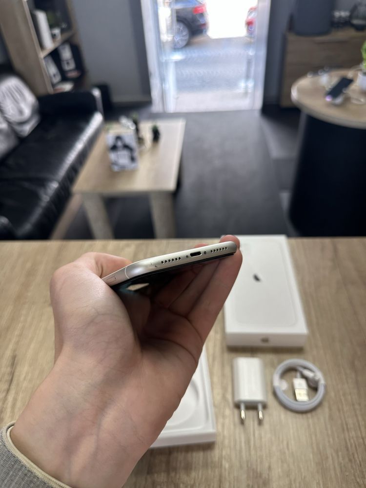Iphone 11 64gb (White)