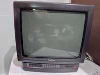 Tv muito antiga a funcionar
