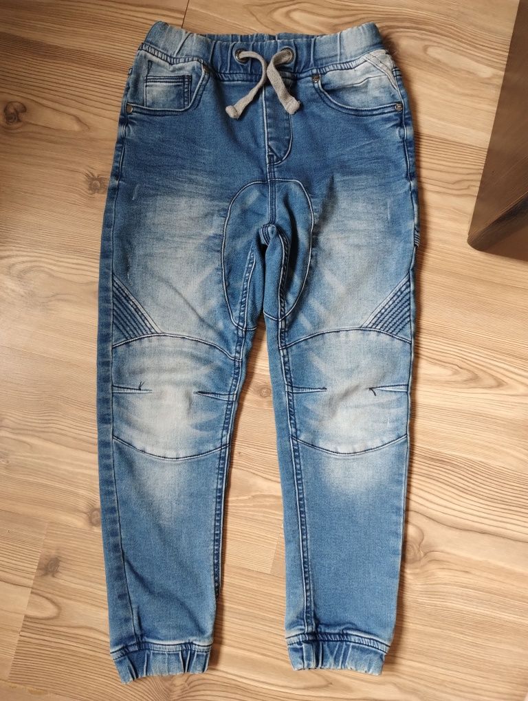 Джинси на 8-9 років. Чудовий стан.М'які та комфортні!
250 грн
09775718