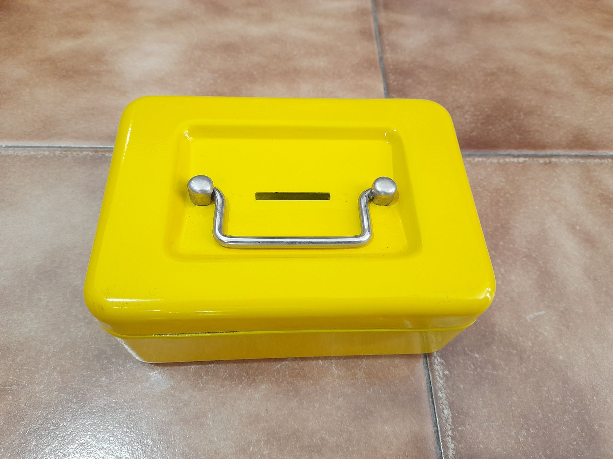 Cofre com segredo e fechadura  - portátil com chave amarelo como novo