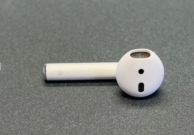 oryginalna prawa słuchawka AirPods 2 generacji A2032 /2