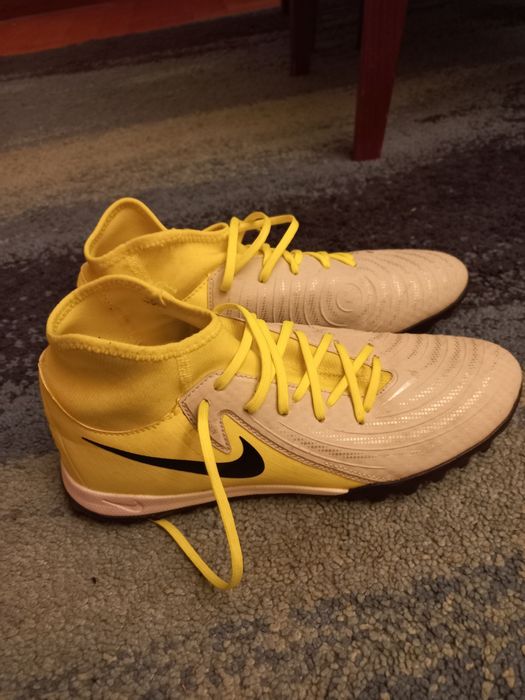 Buty piłkarskie Nike Phantom Luna rozmiar 41 korki