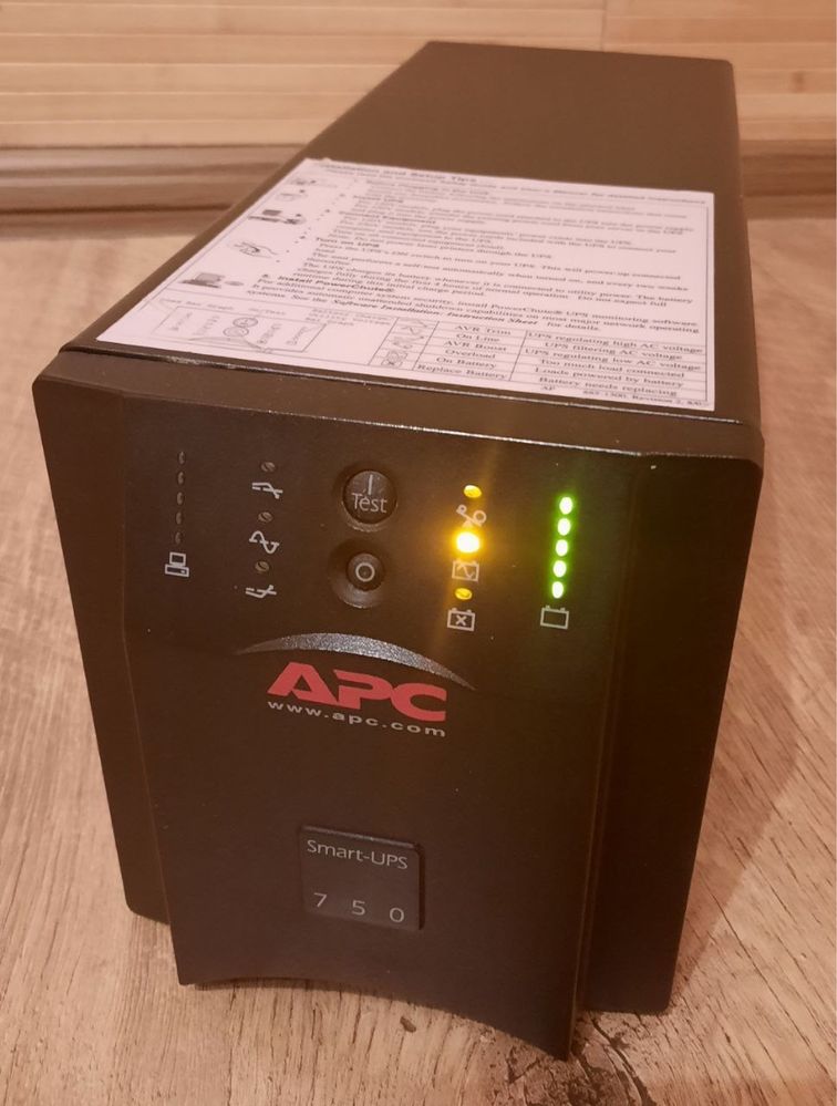 Блок безперебійного живлення з аккумулятором (UPS) APC Smart-UPS 750 /