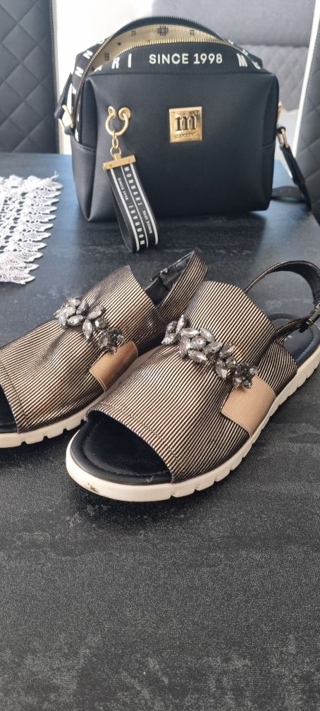 Sandalki 38 jezzi