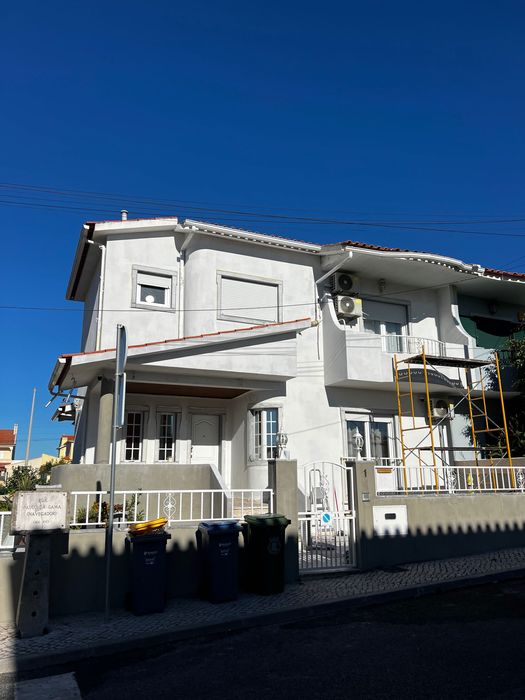 Isolamento térmico (Capoto),pinturas em geral com qualidade.