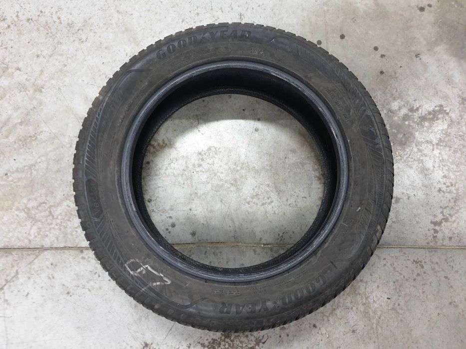 1szt. 225/55/18 102V Goodyear Vector4Season Gen3 4,5mm 2022r [ 10944 ]