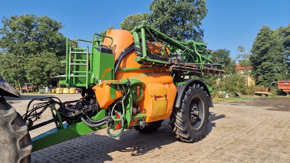 Opryskiwacz Amazone UX5200