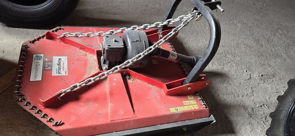 Trator solis 26CV com reboque de 2000kg Frese Capinadeira