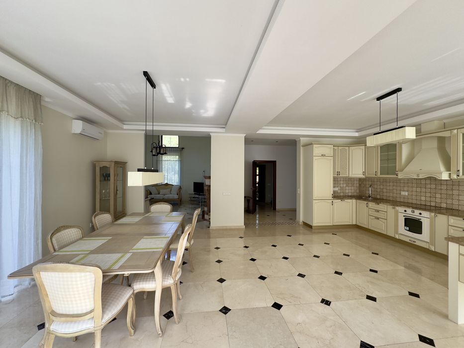 Продаж елітного котеджу 250 м² у Шаянах, Закарпатська обл.